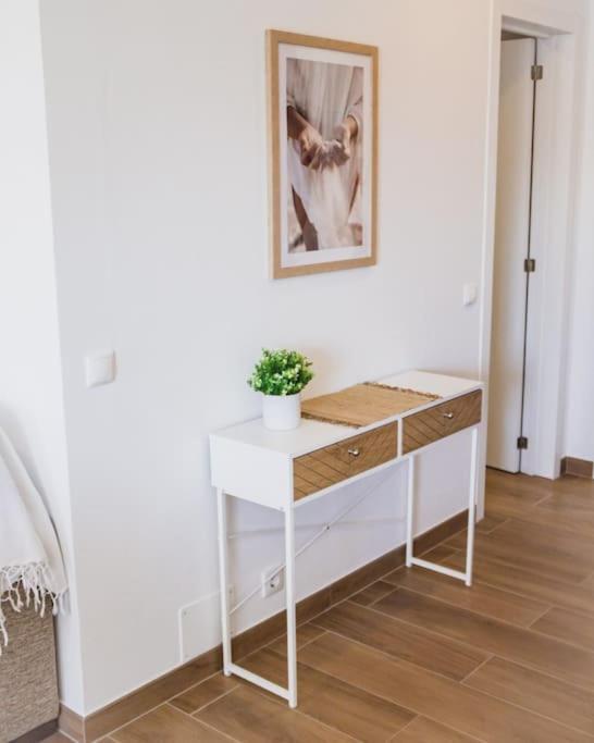 Lovely & Bright Renovated Apt. W/ Balcony In Lagos Exterior foto